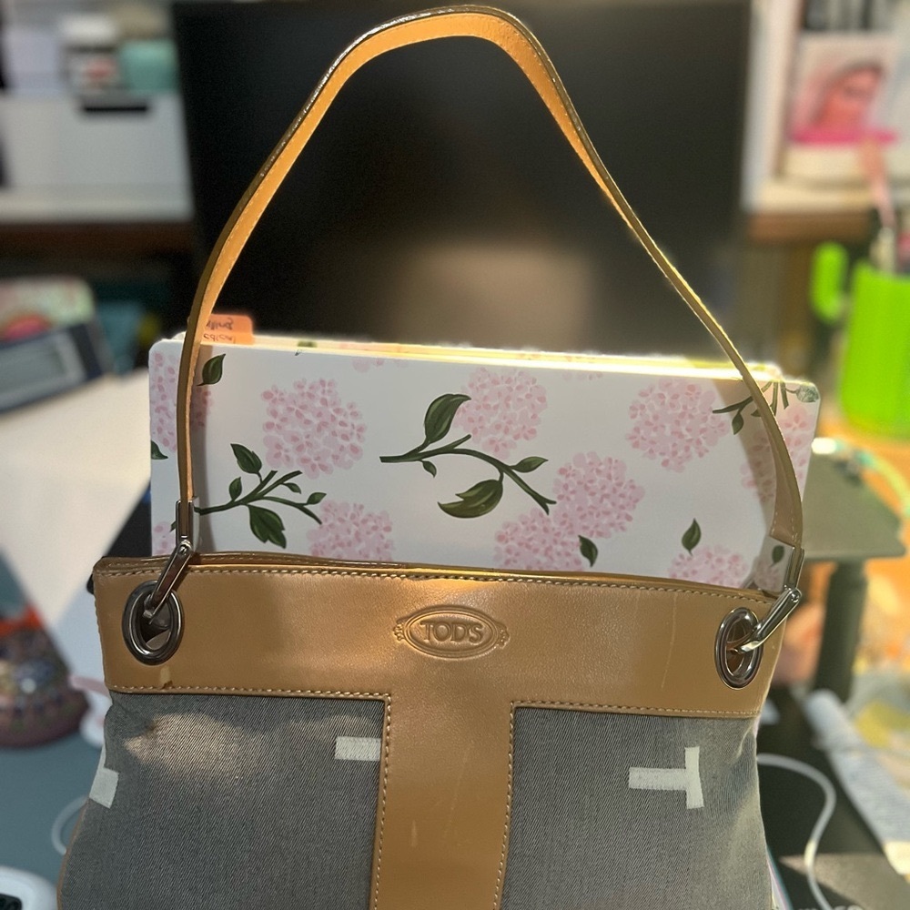Tod's Elegant Tan and Gray Shoulder Bag